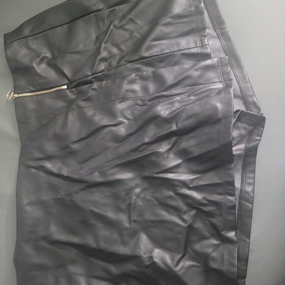 Faux Leather Black Skort - Plus size - Picture 3 of 3